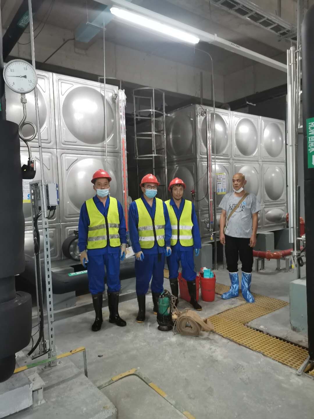 夏季來臨，水箱清洗正當(dāng)時。預(yù)約火爆進(jìn)行中......