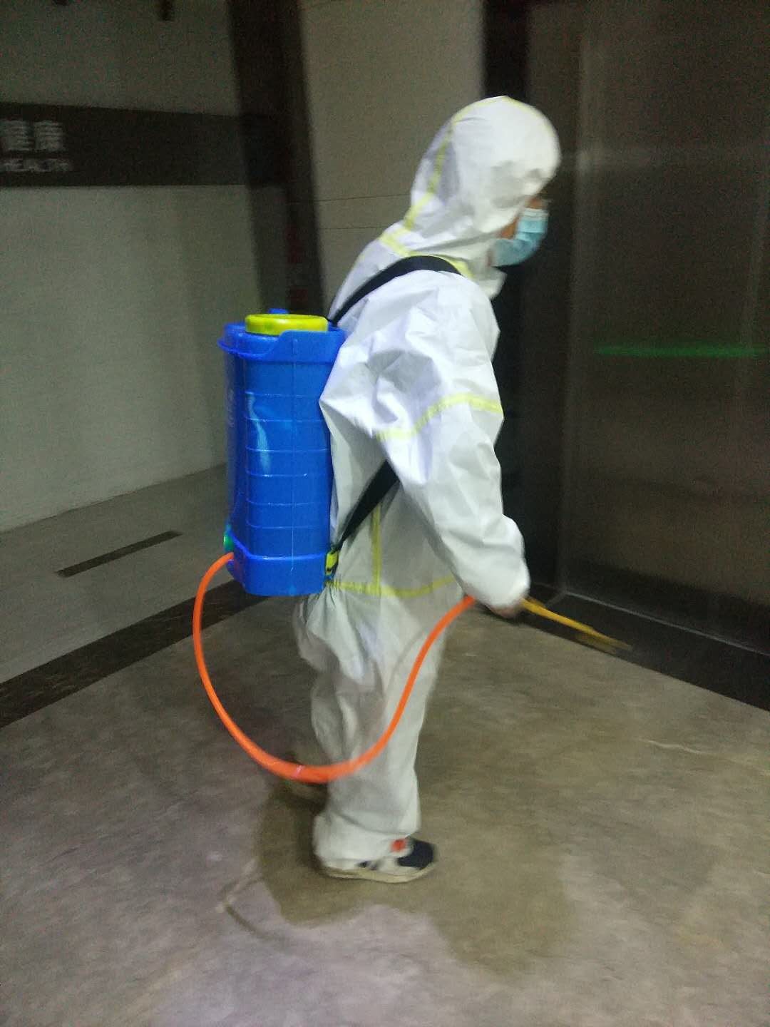  武漢江城清洗消 殺團隊為武漢天街提供消 殺服務