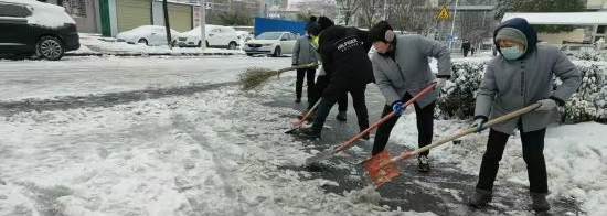 風(fēng)雪為證，堅(jiān)守為暖！致敬破冰前行的最美保潔人